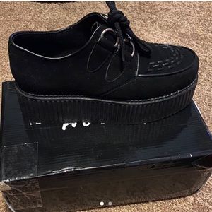BLACK CREEPERS